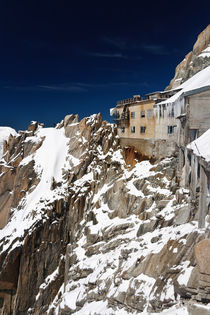 building in Aiguille du Midi - Mont Blanc von Antonio Scarpi