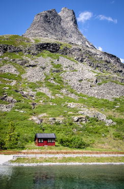 Norway-hillhouse2