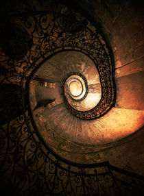Old forgotten spiral staircase von Jarek Blaminsky