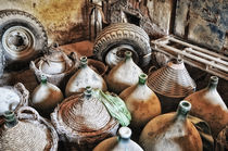 alte Korbflaschen in Scheune Toskana / Tuscany by Thomas Schaefer
