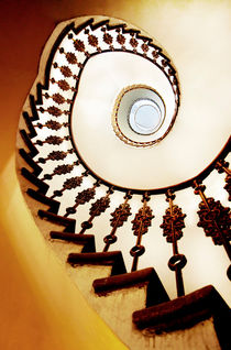 Spiral staircase in warm colours von Jarek Blaminsky