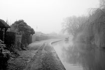 Foggy Canal At Shobnall von Rod Johnson
