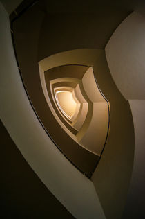 Modern staircase in brown and golden tones by Jarek Blaminsky
