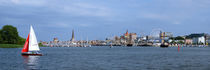 Stadthafenpanorama Rostock mit Boot von Sabine Radtke