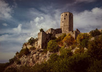 An old abandoned castle by Jarek Blaminsky