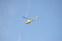 Yellow R44 Helicopter von Malcolm Snook