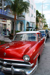 Oldtimer am Ocean Drive in Miami Beach von Mellieha Zacharias