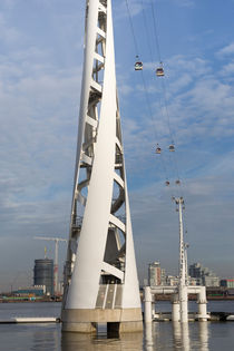 Emirates Cable Car London by David Pyatt