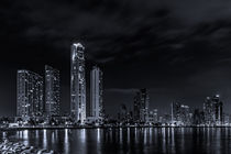 Panama city skyline at night von ebjofrie