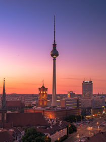 Berliner Fernsehturm im Sonnenuntergang von Franziska Mohr