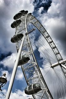 London Eye vs London Sky by Susanne  Mauz