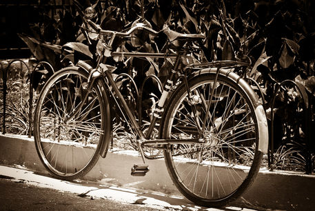 Old-bike-by-carlos-alkmin-0727-enc-12-08-2