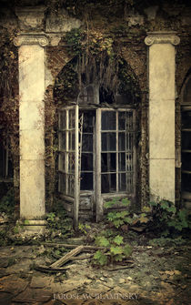 Forgotten chamber by Jarek Blaminsky