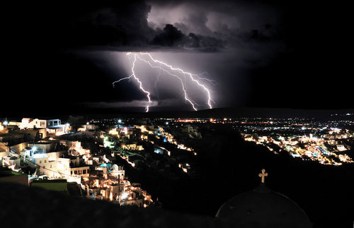 Lightning-during-a-thunderstorm-on-the-island-of-santorini-greece