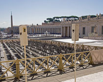 Stühle auf dem Petersplatz von cbies