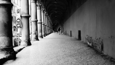 Bologna-portici-and-street-8