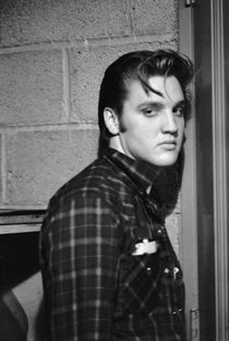 Elvis Presley Backstage 1956 von Phillip Harrington