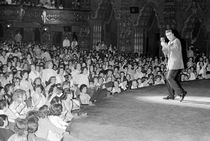 Elvis Presley at the Fox Theater, 1956 von Phillip Harrington