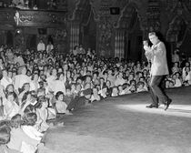 Elvis Presley at the Fox Theater, 1956 von Phillip Harrington