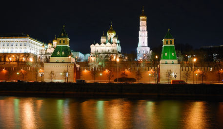 View-of-the-moscow-kremlin-from-the-moskva-river-at-night