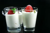 Joghurt mit frischen Beeren by lizcollet