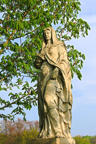 Statue-2