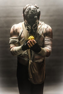 gas mask man with pear von Ales Munt