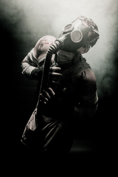Gas-mask-man-with-smoked-3