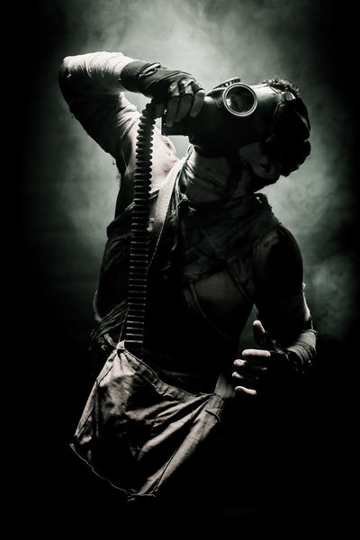 Gas-mask-man-with-smoked-4