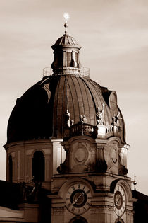Kollegienkirche Salzburg in der Abenddämmerung von lizcollet