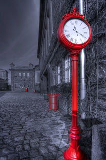 Rote Uhr (Red Clock) by Ken Palme