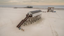 Am Strand von St Peter Ording Nordsee Luftaufnahme von Dennis Stracke