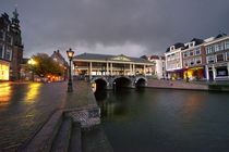 Leiden canal bridge  von Rob Hawkins