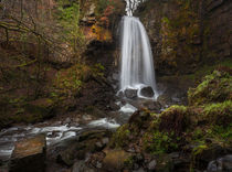 Mystical Melincourt waterfall von Leighton Collins