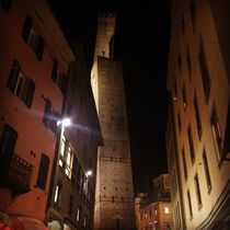 View of Garisenda and Asinelli towers  by Azzurra Di Pietro
