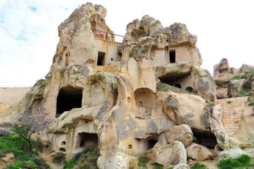 Razlomannyi-dom-v-kappadokii