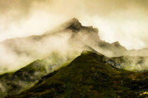Berge im Nebel von foxografie