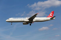 Turkish Airlines Airbus A321 by David Pyatt
