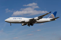 United Airlines Boeing 747 by David Pyatt