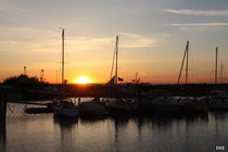 Sonnenuntergang am Hafen .... Ostsee von Edeltraut K.  Schlichting