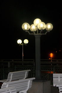 Abendbeleuchtung an der Seebrücke in Kühlungsborn, Ostsee Nr. 2 von Edeltraut K.  Schlichting