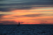 Farbenspiel am Himmel ... Segelschiff ... Sonnenuntergang von Edeltraut K.  Schlichting