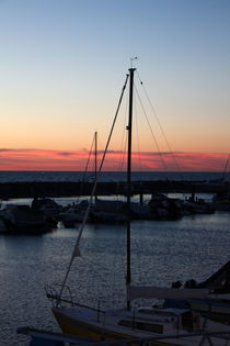 Hafenromantik ... Sonnenuntergang, Ostsee ... Segelschiff, blau by Edeltraut K.  Schlichting