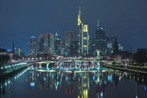 Skyline - Frankfurt am Main - Nachts by Klaus Tetzner