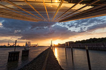 Sonnuntergang am Dockland by Borg Enders