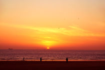 Ein traumhafter Sonnenuntergang mit Blick aufs Meer von Gina Koch