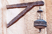 Eine orientalische Lampe mit kunstvollen Ornamenten by Gina Koch