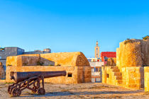 Historische Kanonen stehen in der portugiesischen Festungsstadt El Jadida in Marokko von Gina Koch
