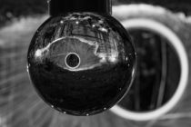 Lightpainting Glaskugel in schwarzweiß von denicolofotografie