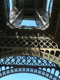 Blick nach oben.... zum Eiffelturm von Rena Rady